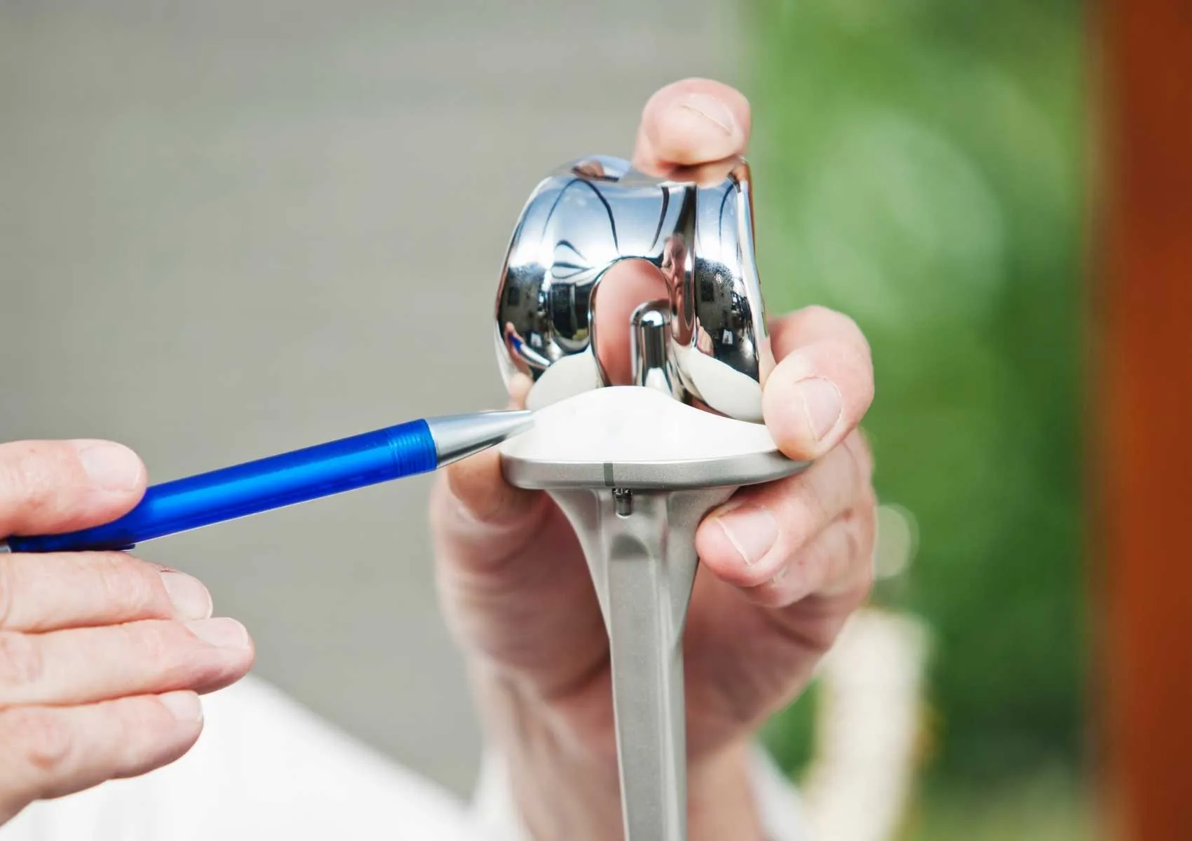 Is Unilateral or Bilateral Surgery Better for Knee Replacement?